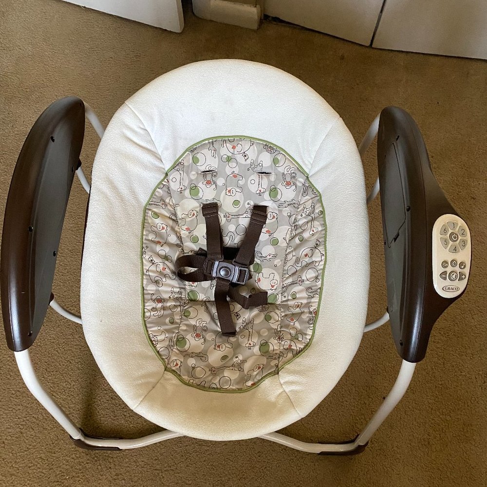 Elephant Print Graco Glinder Baby Swing (like new)